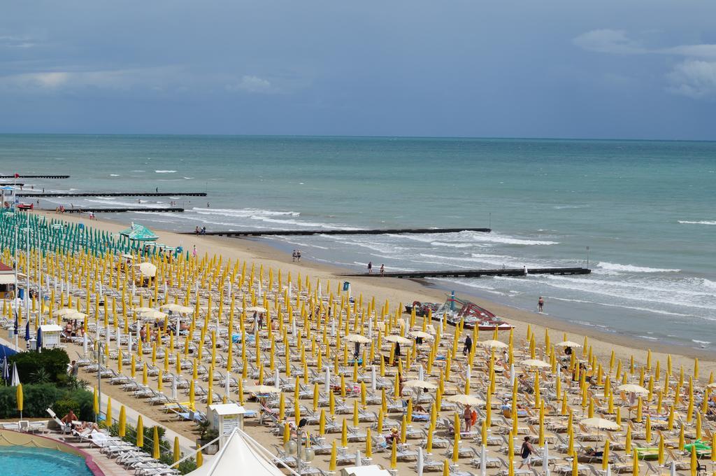 Hotel Cavalieri Palace Lido di Jesolo Exterior foto